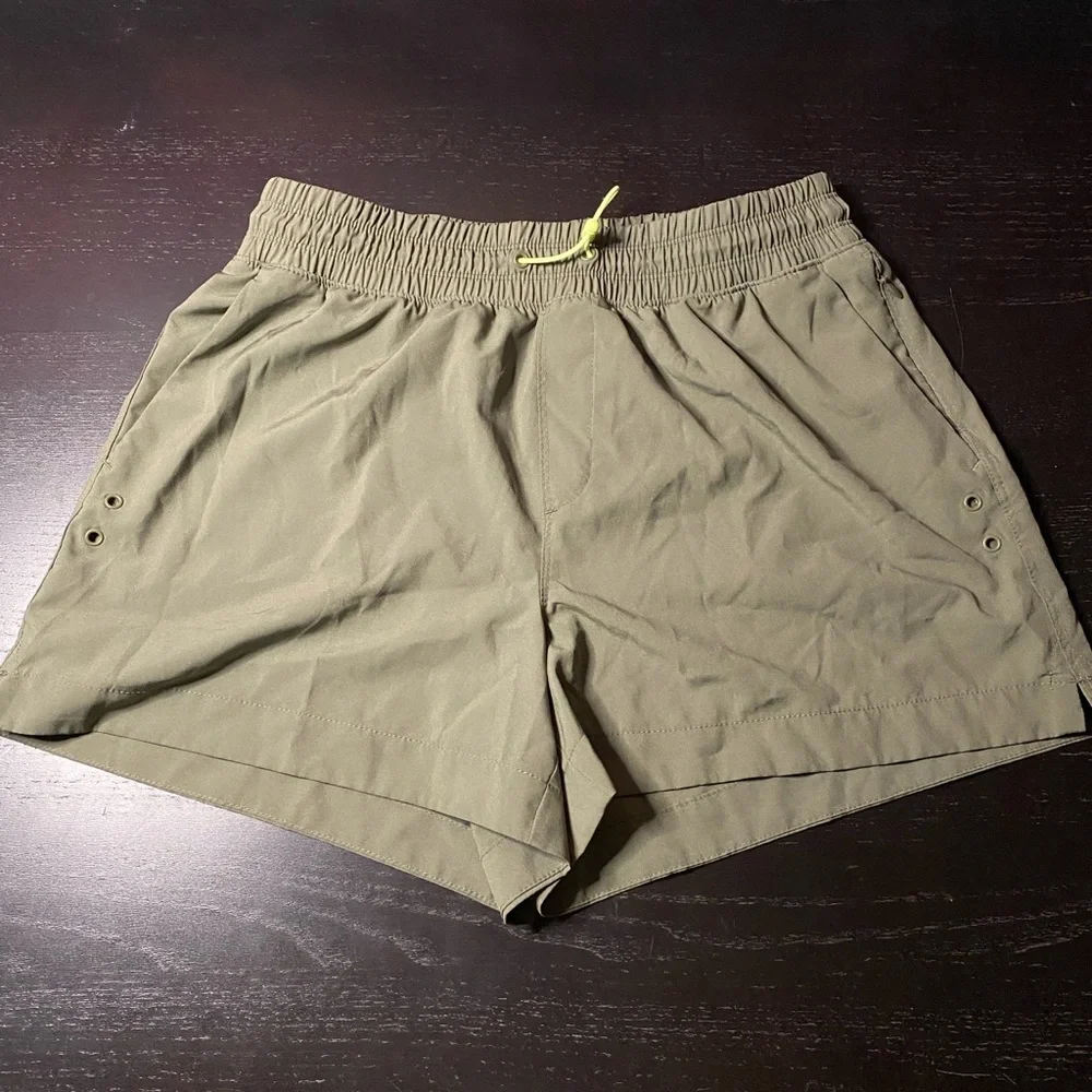 Old Navy Active StretchTech Shorts in Olive size S - Picture 1 of 6